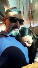 ياسر جلال يودع ابنته بالدموع خلال سفرها للدراسة