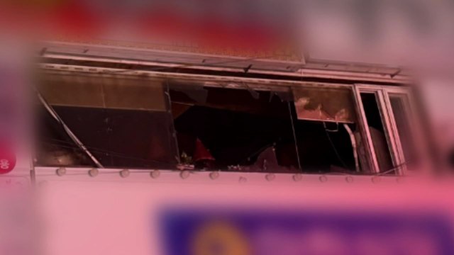 부산 노래방 화재 1명 사망...갯벌에 고립된 일가족 7명 구조 / YTN