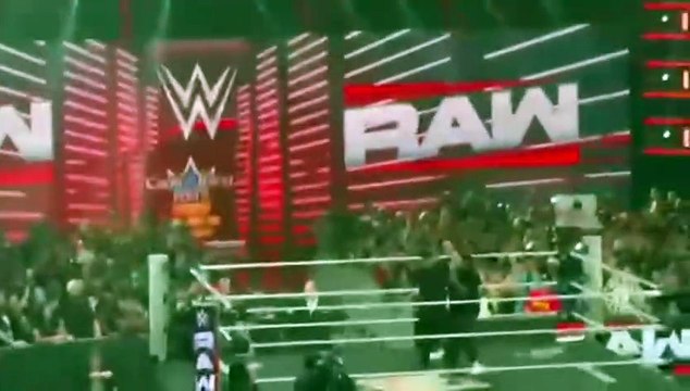 Roman Reigns Brawls With Bronson Reed - WWE Raw 10/6/2025