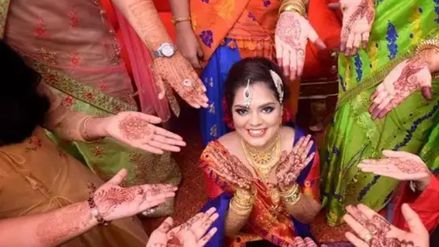 Karwa Chauth Shringar Items 2025: करवा चौथ पर कौन-कौन से शृंगार करें,सोलह सिंगार में क्या-क्या शामिल