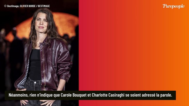 Carole Bouquet arbore un nouveau look inattendu et croise son ex-belle-fille Charlotte Casiraghi au défilé Chanel