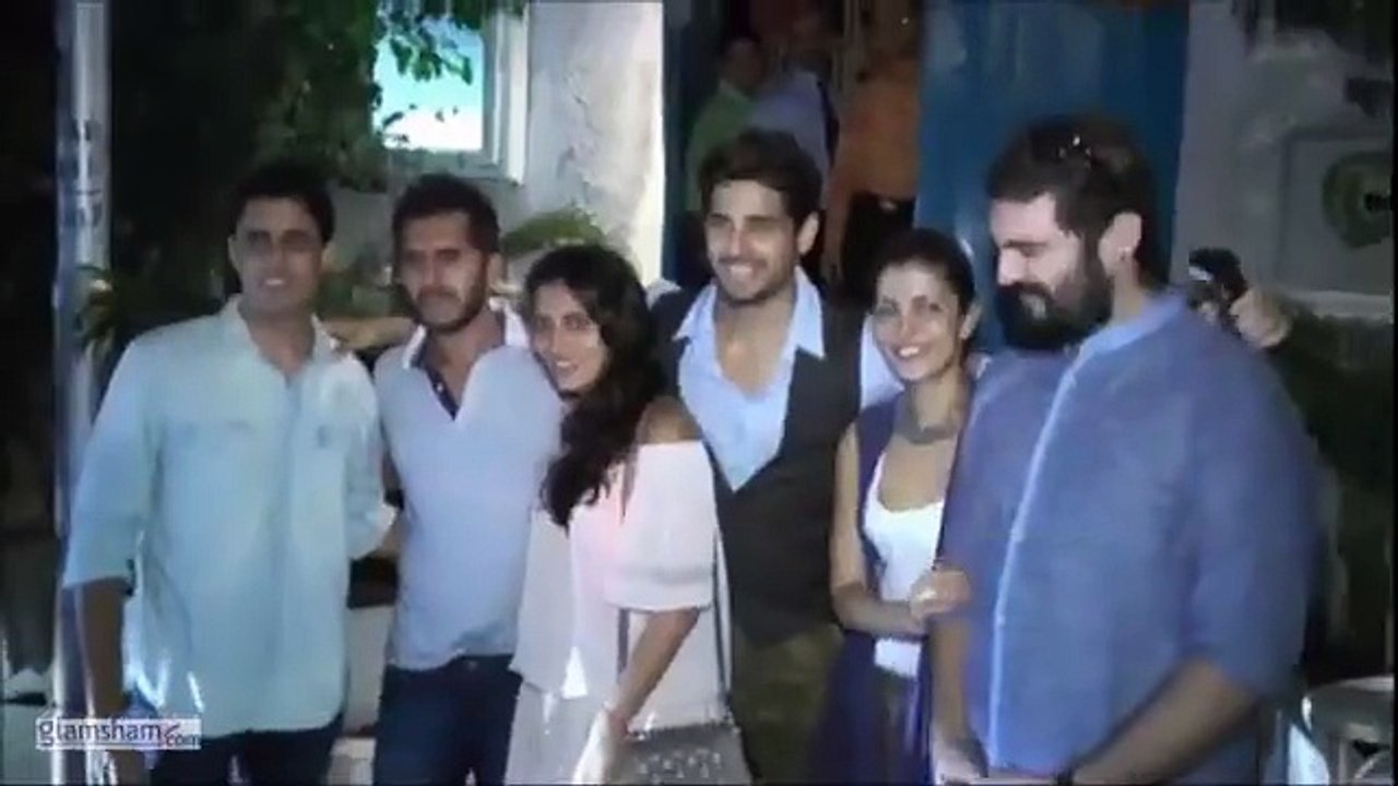 Chill mode on! Sidharth Malhotra and Ritesh Sidhwani spotted catching up at Olive 🍸✨  #glamsham #sidharthmalhotra #riteshsidhwani #olivebandra #bollywood #celebrityspotting #mumbaivibes  glamsham, sidharth malhotra, ritesh sidhwani, olive bandra, bollywo