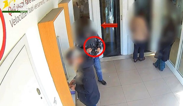 Finti ciechi per incassare pensione e accompagnamento: arrestati due coniugi nel Napoletano (07.10.25)