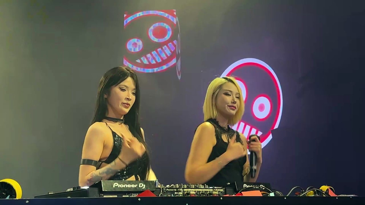 孙辉 & 蓝若兮 - QQ爱 (Dj小玉 FunkyHouse Remix 2025) QQ Ai - QQ Yêu Thương - Tôn Huy-Lan Nhược Hi #dj抖音版2025