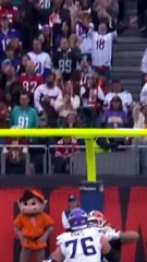 NFL Fans Outraged as TV Cable Blocks Field Goal 😡🏈 #NFL #Viral