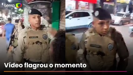Policial militar agride manifestante com tapa no rosto durante protesto na Bahia