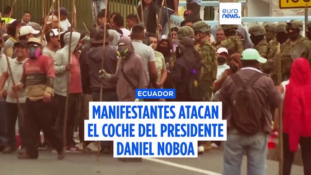 Manifestantes atacan el coche del presidente de Ecuador, Daniel Noboa, durante disturbios en Cuenca