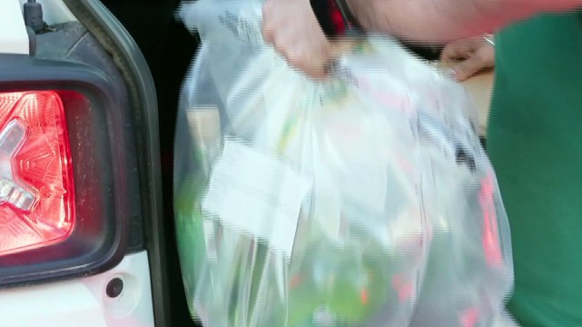 Operação Policial Desmantela Fábrica Clandestina de Cachaça Artesanal no Recife: Crimes Suspeitos e Análise do Produto