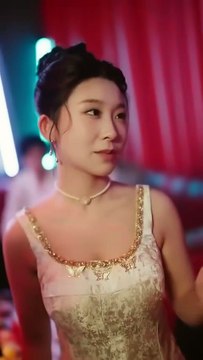She was raised in the countryside for 20 years. As soon as she was brought back to the wealthy family, she slept with the prince and treated him as a nightclub star, paying him 10,000 yuan to keep him quiet. Only later did she realize that she had provoke