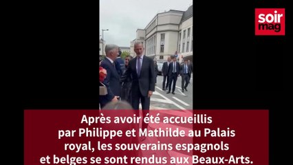 Les souverains belges et espagnols visitent une exposition aux Beaux-Arts