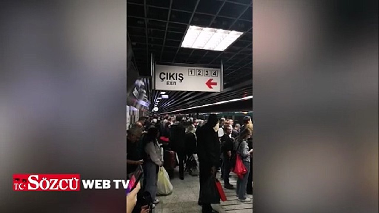 Marmaray'ın Sirkeci istasyonunda arıza! Vatandaşlar mahsur kaldı