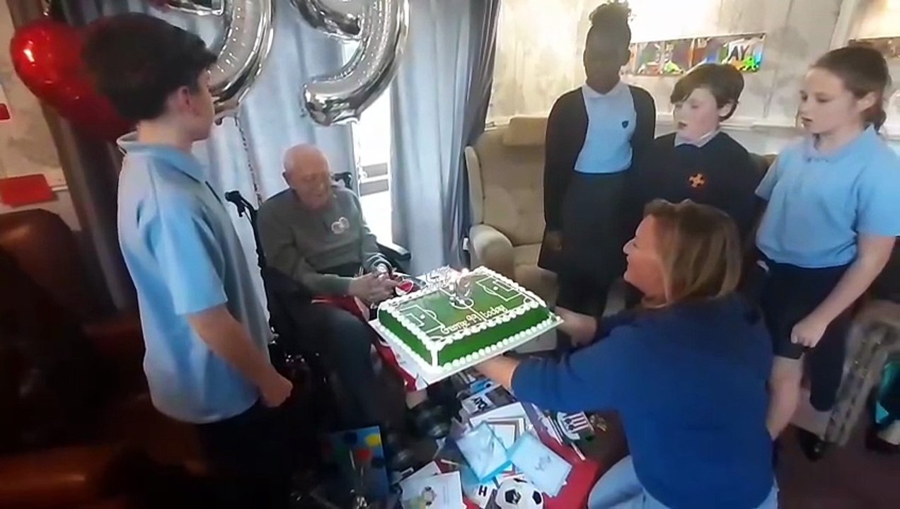 Black Cats super-fan George, 99, breaks birthday card record and gets special visit from SAFC legend