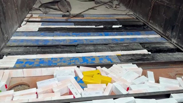 PRF flagra carreta com celulares e tablets escondidos na BR-277, em Cascavel