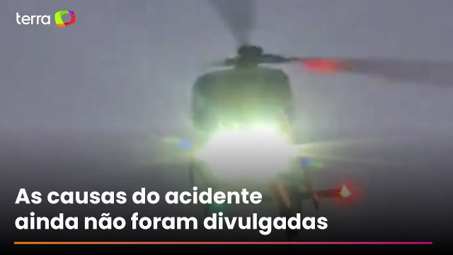 Veja o momento em que helicóptero médico cai em rodovia nos EUA