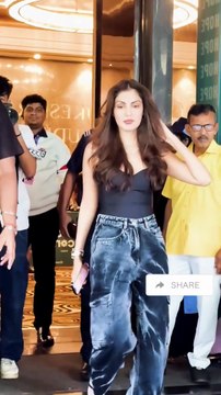 Bollywood Actress Rhea Chakraborty seen at Juhu Pops Mumbai 🔥🌹❤️