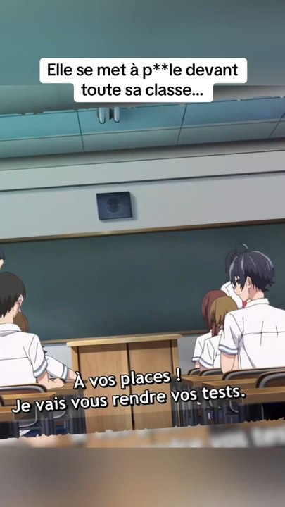 Elle se met à p*** devant toute sa classe