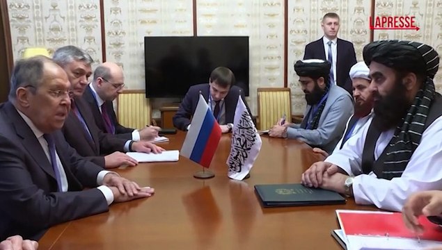 Russia, Lavrov incontra il ministro degli Esteri talebano: le immagini dei colloqui