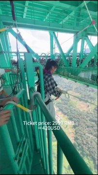 🇨🇳🌉 INSOLITE | Voici ce qu’il est désormais possible de faire depuis le plus haut pont du monde, construit au-dessus du Grand Canyon de Huajiang, en Chine.