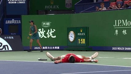 Djokovic collapses on court in Shanghai