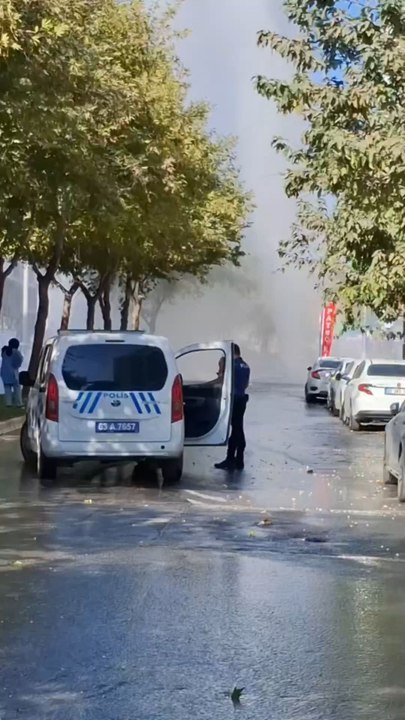 Karaköprü'de Ana Su Borusu Patladı