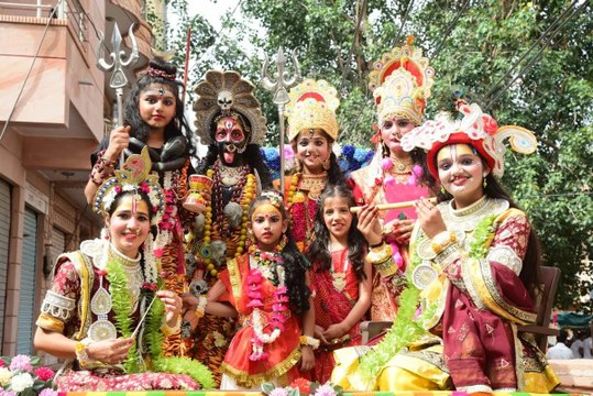महाराजा अजमीढ़ की जयंती पर निकली शोभायात्रा, नवदुर्गा की सजी सजीव झांकी