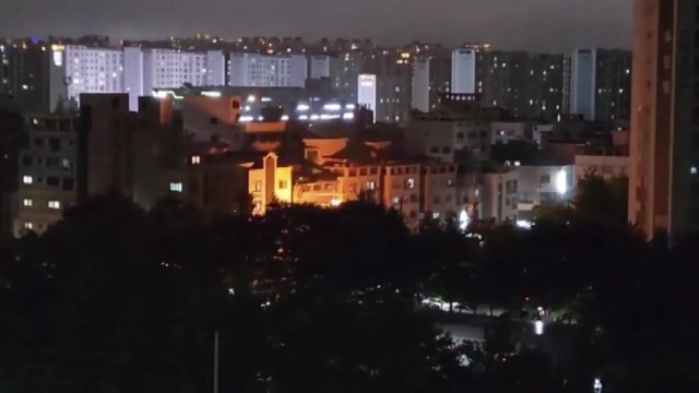 경기 수원시 변압기 화재로 일부 건물 정전 / YTN