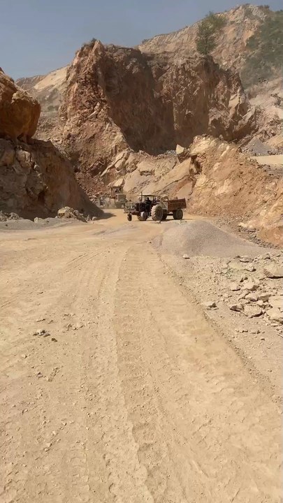 Jaw Crusher 🚨ಇಲ್ಲಿ ನಿಮ್ಮ ಯೂಟ್ಯೂಬ್ ಶಾರ್ಟ್‌ಗಾಗಿ  Powerful Rock Crushing Machine | #MachineMedia247