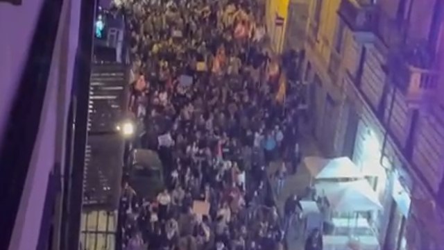 Torino, il corteo per Gaza nell'anniversario del 7 ottobre nonostante il «no» della Prefettura: migliaia in partenza da piazza Castello