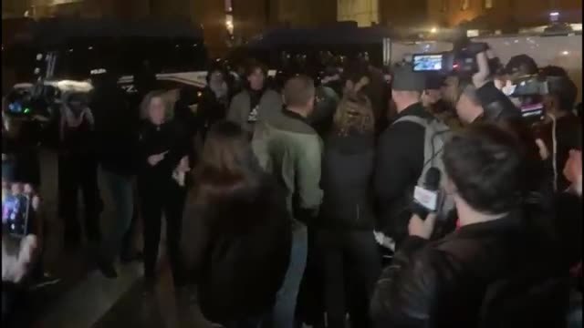 Giovani palestinesi, il video delle forze dell'ordine a Bologna che sequestrano megafoni e amplificatori agli attivisti