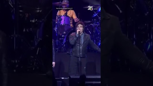 Milei faz 'show' de rock e lança novo livro em meio a crise na Argentina #shorts