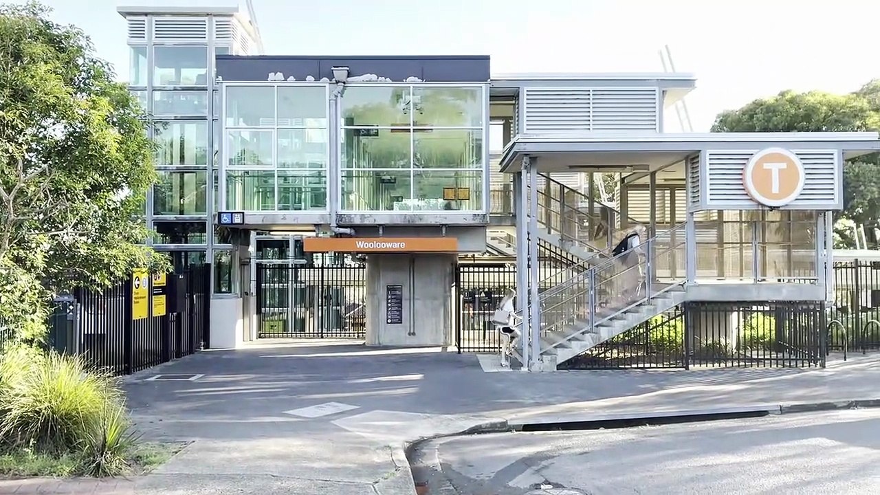 Woolooware station and adjoining development area