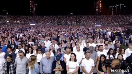 A Tel Aviv in migliaia alla cerimonia per le vittime del 7 ottobre