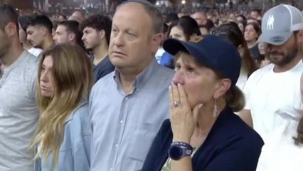 A Tel Aviv in migliaia alla cerimonia per le vittime del 7 ottobre