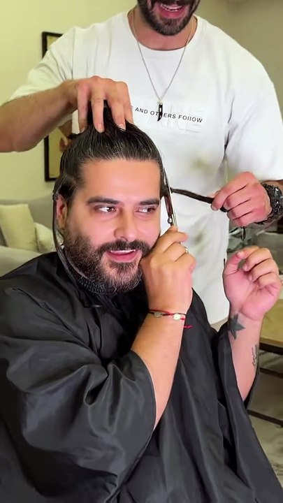 ناصيف زيتون يوثق مرحلة التخلص من شعره