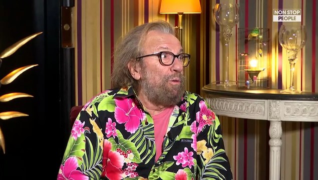 Johnny Hallyday & Antoine : les vraies origines de leur rivalité – Non Stop People (23 novembre 2020)