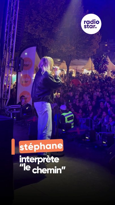Stéphane interprète “le chemin” sur la scène de la Nocturne de la Foire de Marseille #stéphane #foiredemarseille #concert #live #showcase #radiostar