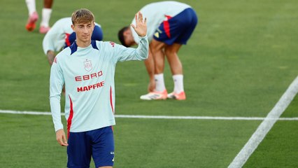 Huijsen abanadona la concentración de la selección por una lesión muscular