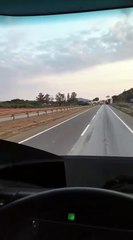 Acidente na BR-381 com carreta atravessada