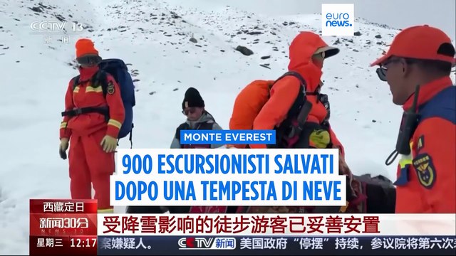 Monte Everest, centinaia di escursionisti tratti in salvo dopo una forte tempesta di neve