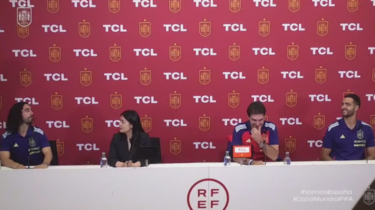 Los momentazos de Cucurella y Mikel Merino en la presentación del patrocinio con TCL
