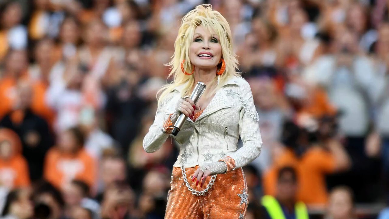 Dolly Parton, ore d'ansia per la sua salute. La sorella: «Pregate per lei»