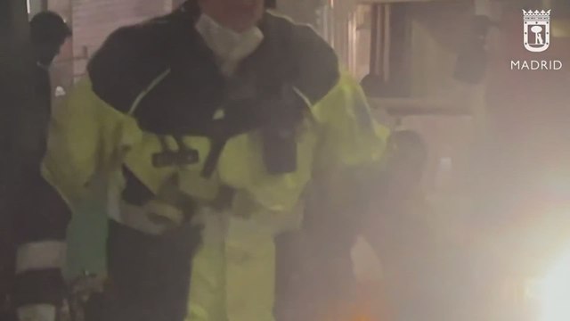 Bomberos rescatan los cuerpos sin vida de los cuatro desaparecidos en el derrumbe de Madrid