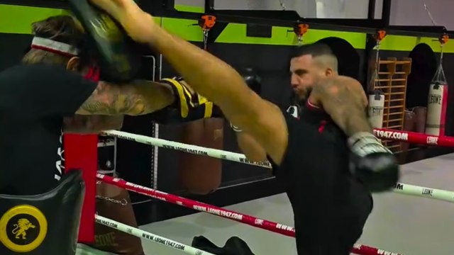 Kickboxing, ecco come il campione del mondo Mattia Faraoni allena il micidiale calcio laterale