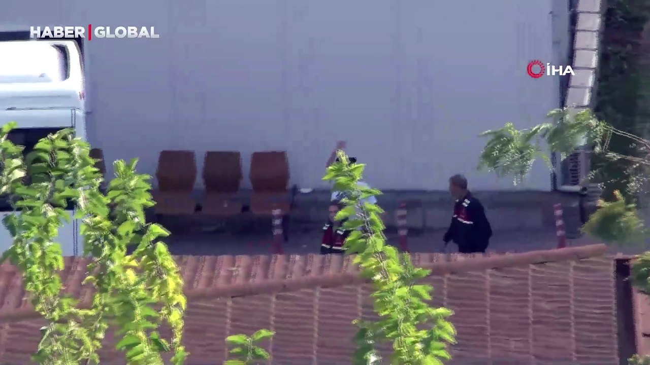 Ünlü şarkı İrem Derici, nişan gününde Adli Tıp Kurumu'nda böyle görüntülendi