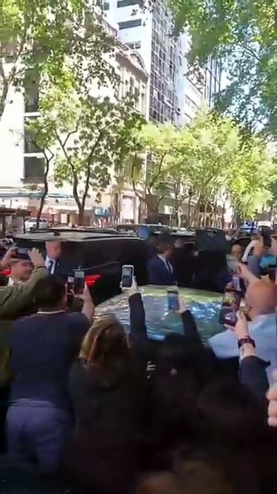 Gritos, abucheos y repudio a Milei y Karina en CABA