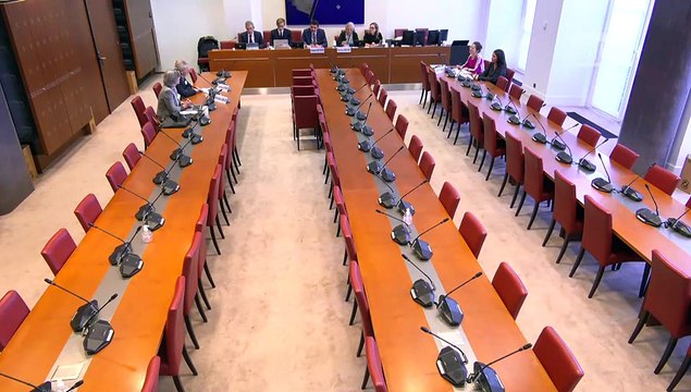 Prise en charge de la santé mentale et du handicap : Emploi des personnes handicapées ; Mme Philippa Motte, auteure de « C’est moi qu’on enferme » - Mercredi 8 octobre 2025