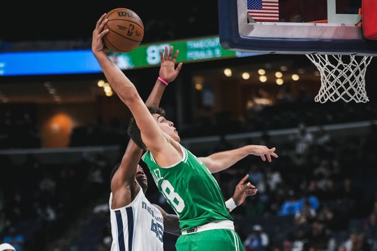 Así fue el estreno de Hugo González con los Celtics: destacó su matazo y Boston sus tres tapones