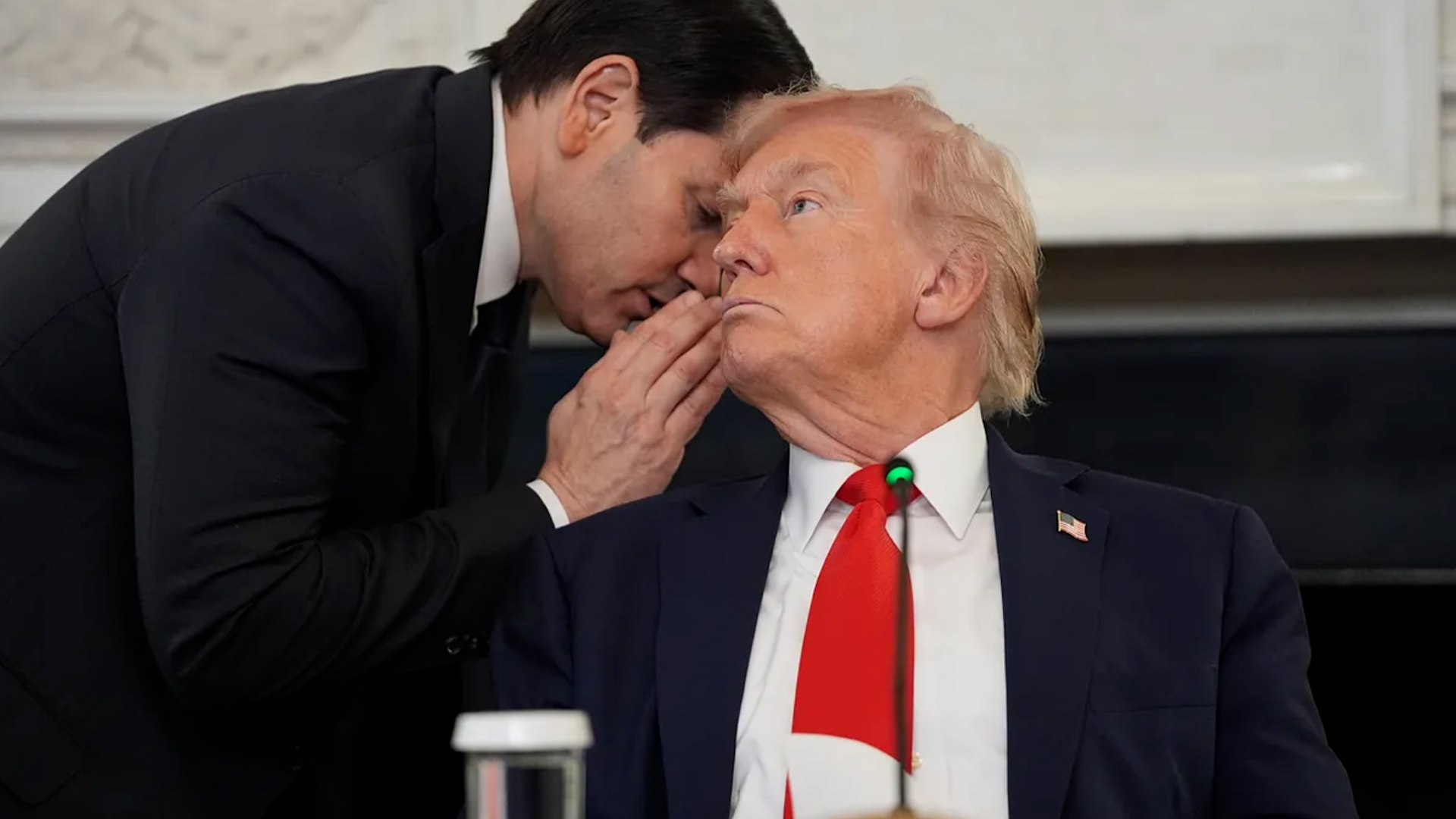 El secretario de Estado de Estados Unidos, Marco Rubio, interrumpi� al presidente, Donald Trump, en una comparecencia ante la prensa para advertirle de que el acuerdo entre Israel y Ham�s para implementar el plan de paz en la Franja de Gaza est� "muy cerca".