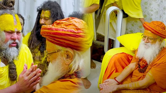 Premanand Ji Maharaj का Shree Sharnanand Ji Maharaj से मिलने के बाद Crying Video Viral, कौन है...