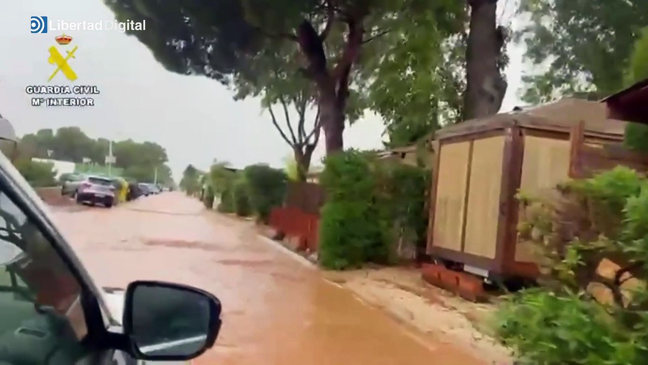 La Guardia Civil desaloja un camping en Cabo de Palos por el temporal